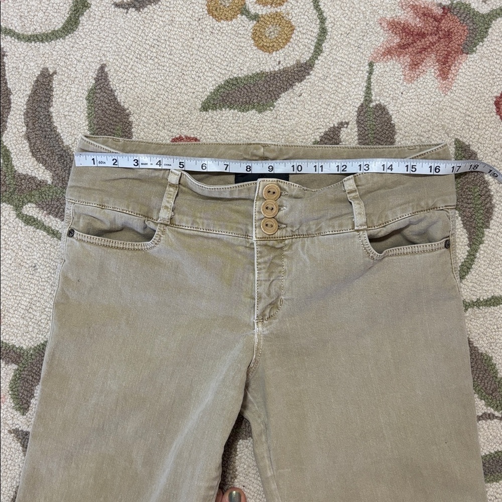 Sanctuary Women's Flared low rise Tan Jeans, size 30 - Picture 5 of 11